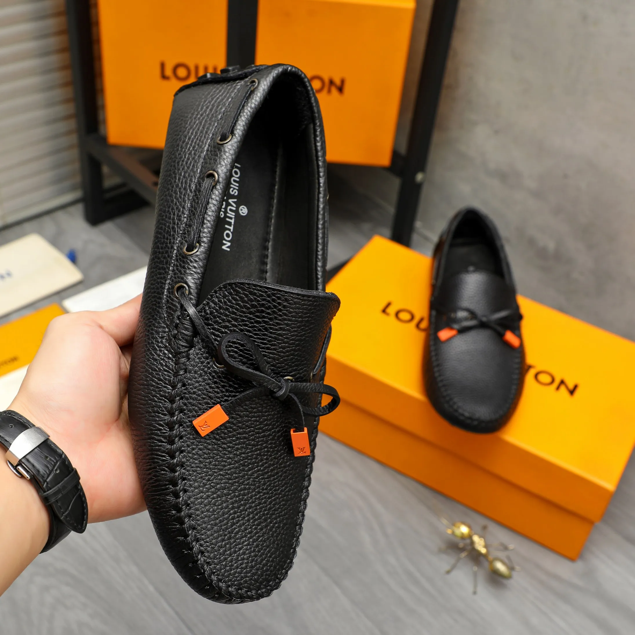 Men's shoes 💰420 Product trademark: LV "Louis Vuitton" casual slip-on shoes Regular size: 38-46 (45.46 custom-made, non-returnable) Product materials: Selected pebbled cowhide upper, sheepskin lining, original bean outsole